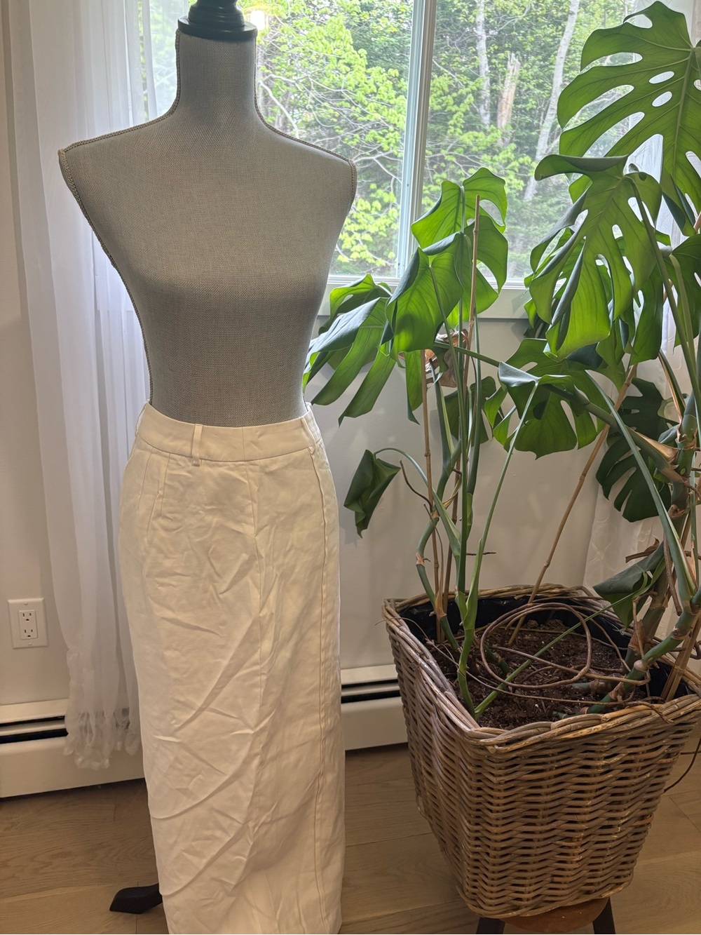 Dynamite Cream Maxi Skirt - Sleek High-Rise Silhouette